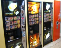Депутаты Петербурга попросят Госдуму снизить налог на автоматы с газировкой и кофе